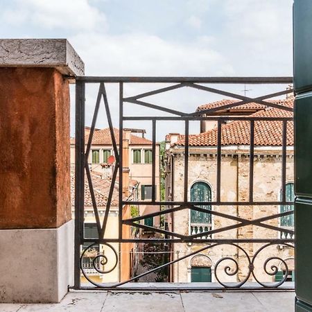 Carmini Canal View And Balcony With Lift Venesia Bagian luar foto